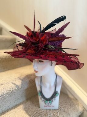 Elegant Burgundy Hat papi